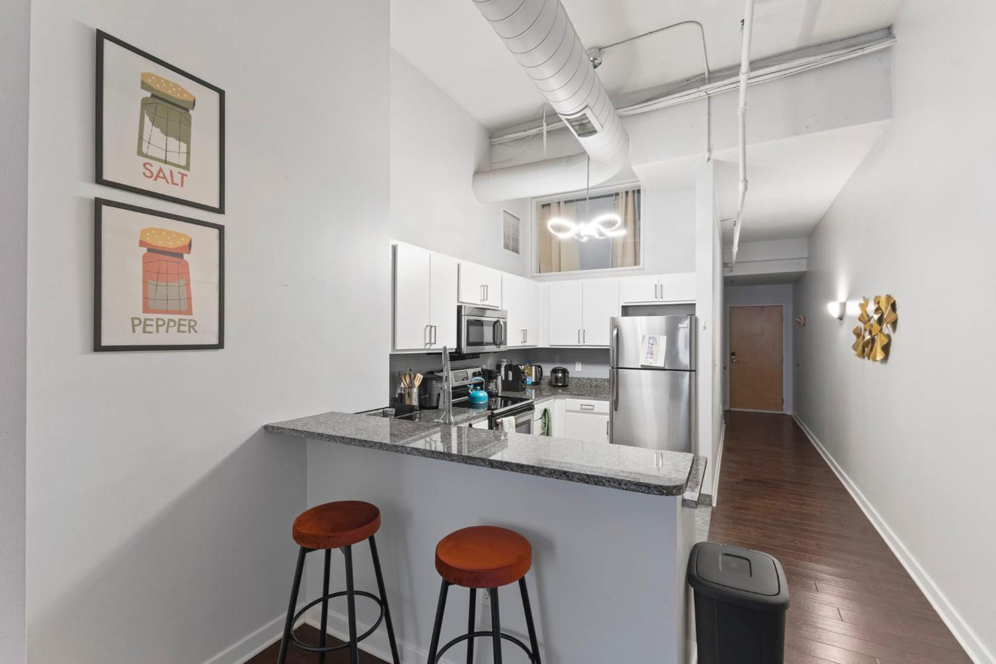 Апартаменти Indy Loft - Monument Circle - Sleeps 7 - Convention Walkable Індіанаполіс Екстер'єр фото