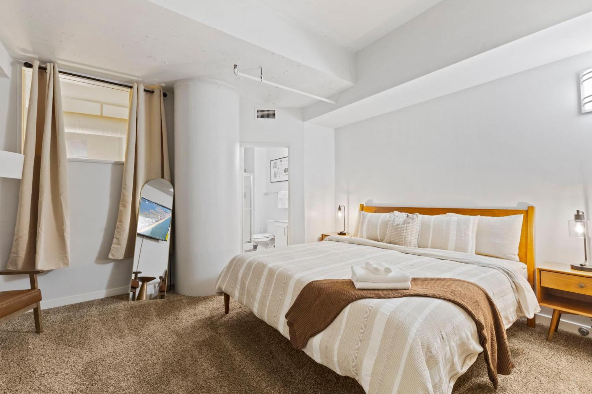 Апартаменти Indy Loft - Monument Circle - Sleeps 7 - Convention Walkable Індіанаполіс Екстер'єр фото