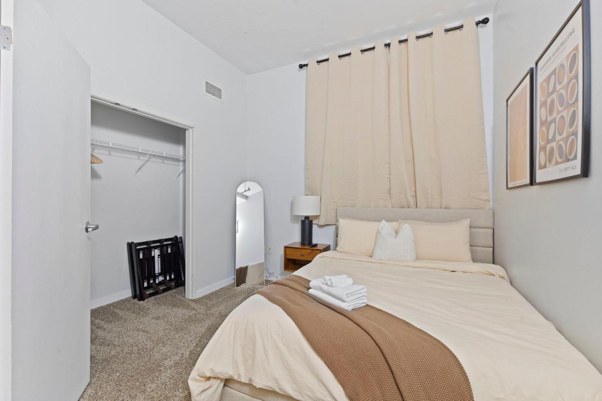 Апартаменти Indy Loft - Monument Circle - Sleeps 7 - Convention Walkable Індіанаполіс Екстер'єр фото