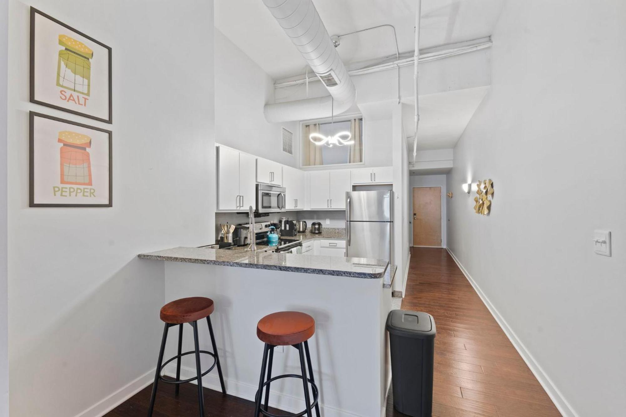 Апартаменти Indy Loft - Monument Circle - Sleeps 7 - Convention Walkable Індіанаполіс Екстер'єр фото