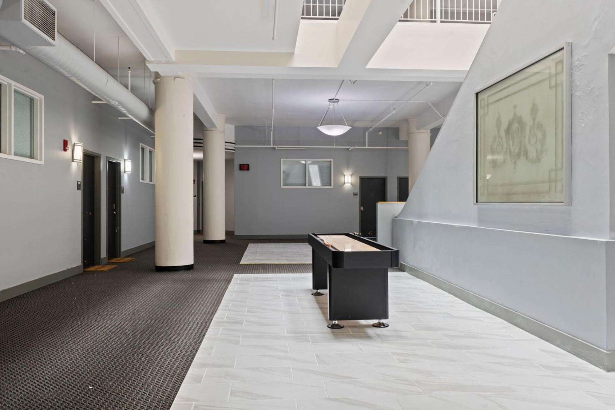 Апартаменти Indy Loft - Monument Circle - Sleeps 7 - Convention Walkable Індіанаполіс Екстер'єр фото